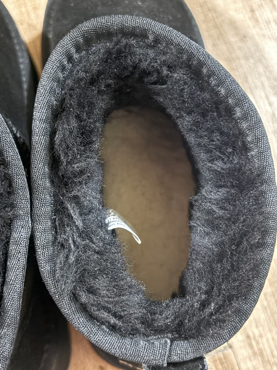 어그 플랫폼 블랙 제니 착용 상품이미지3