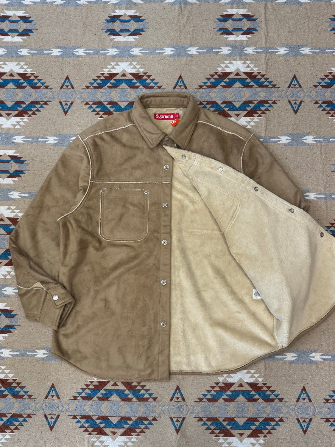 [L] 슈프림 포우 스웨이드 스냅 셔츠 탄 - 25FW 상품이미지6