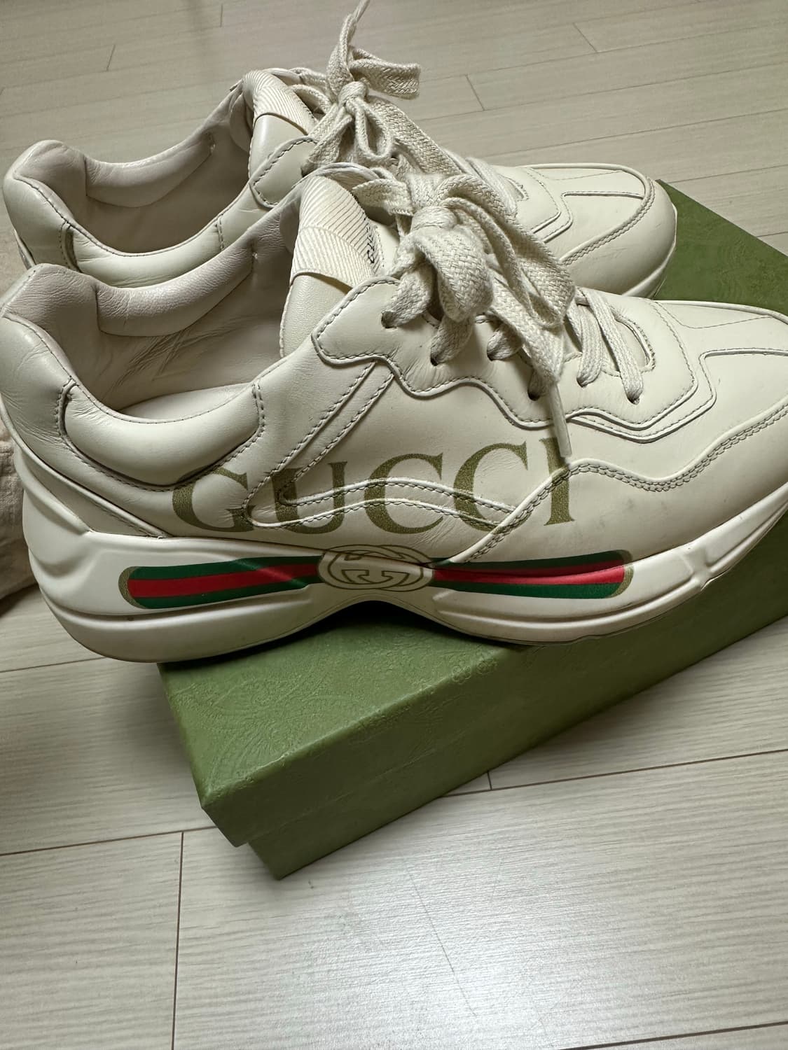 구찌 라이톤 스니커즈 아이보리 색상 36사이즈 상품이미지6
