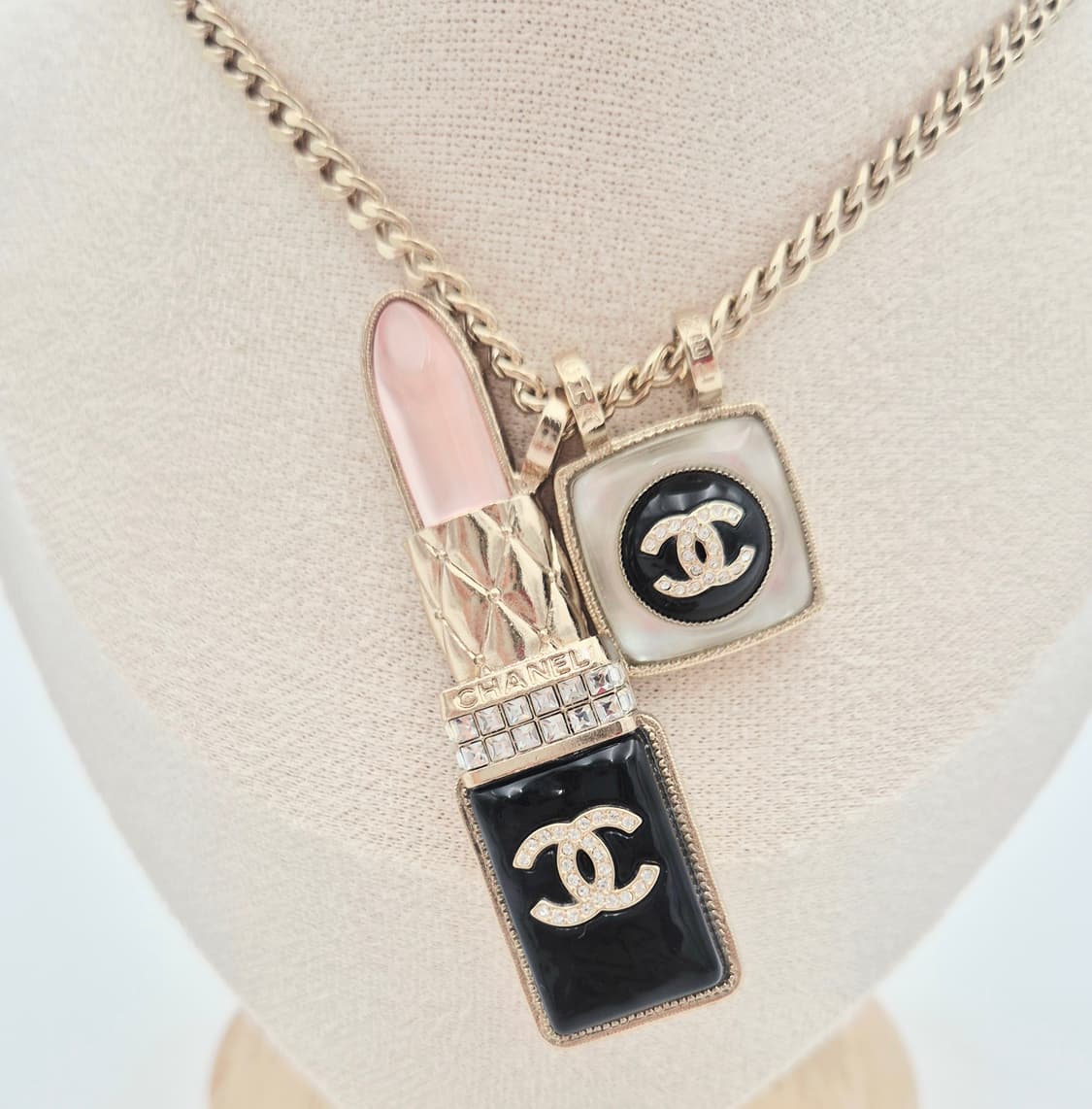 샤넬 립스틱 & 컴팩트 펜던트 목걸이 상품이미지2