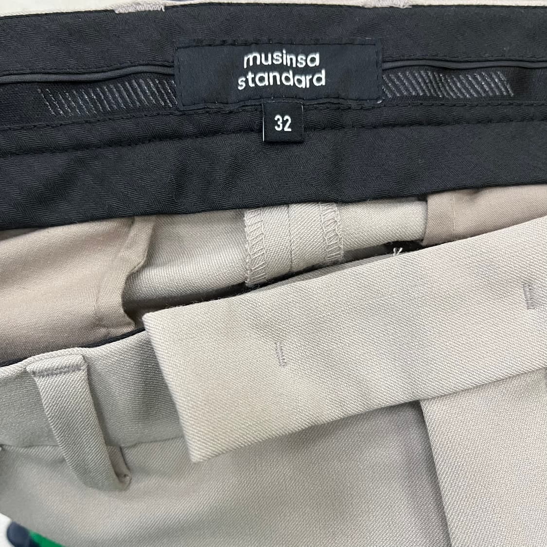 [32] 무신사 스탠다드 테이퍼드 히든 밴딩 크롭 슬랙스 4015 상품이미지7