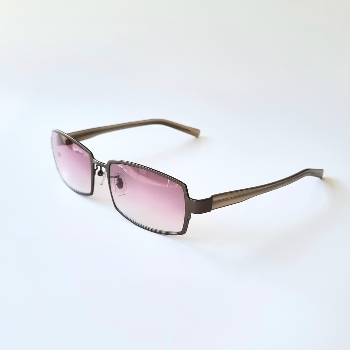 데드스탁 쌩얼에도 생기를 더해주는 치크 같은 선글라스 상품이미지2