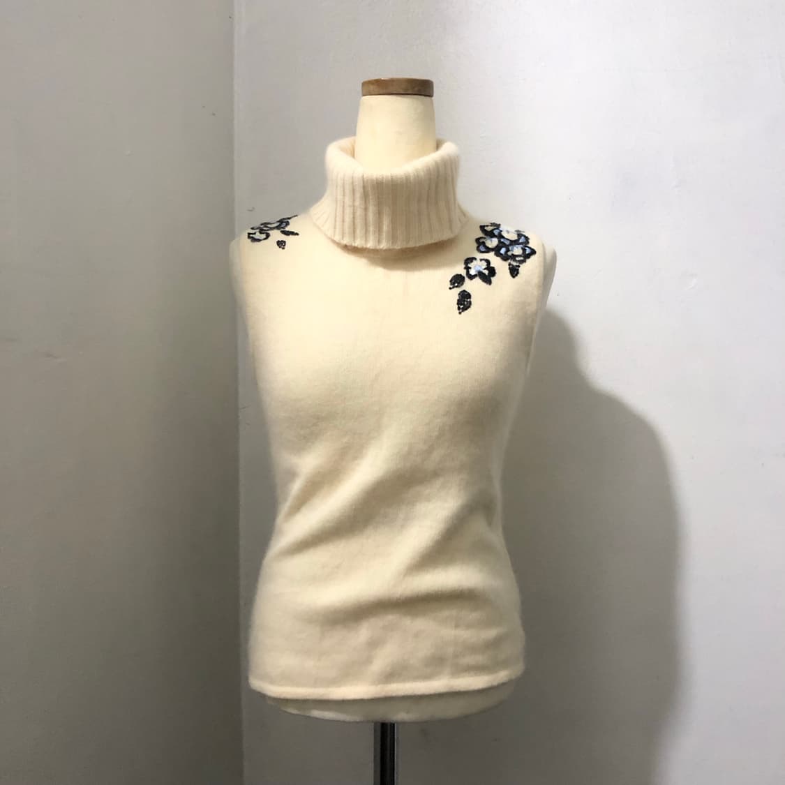 일본빈티지 sunauna 아이보리 플라워 자수 목폴라 니트 베스트 상품이미지2