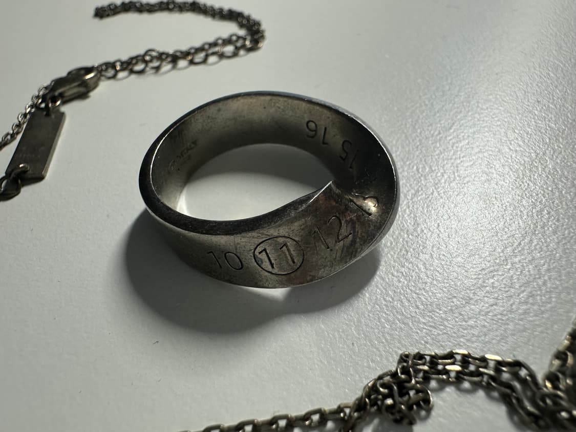 마르지엘라 트위스트 넘버링 팬던트 상품이미지1