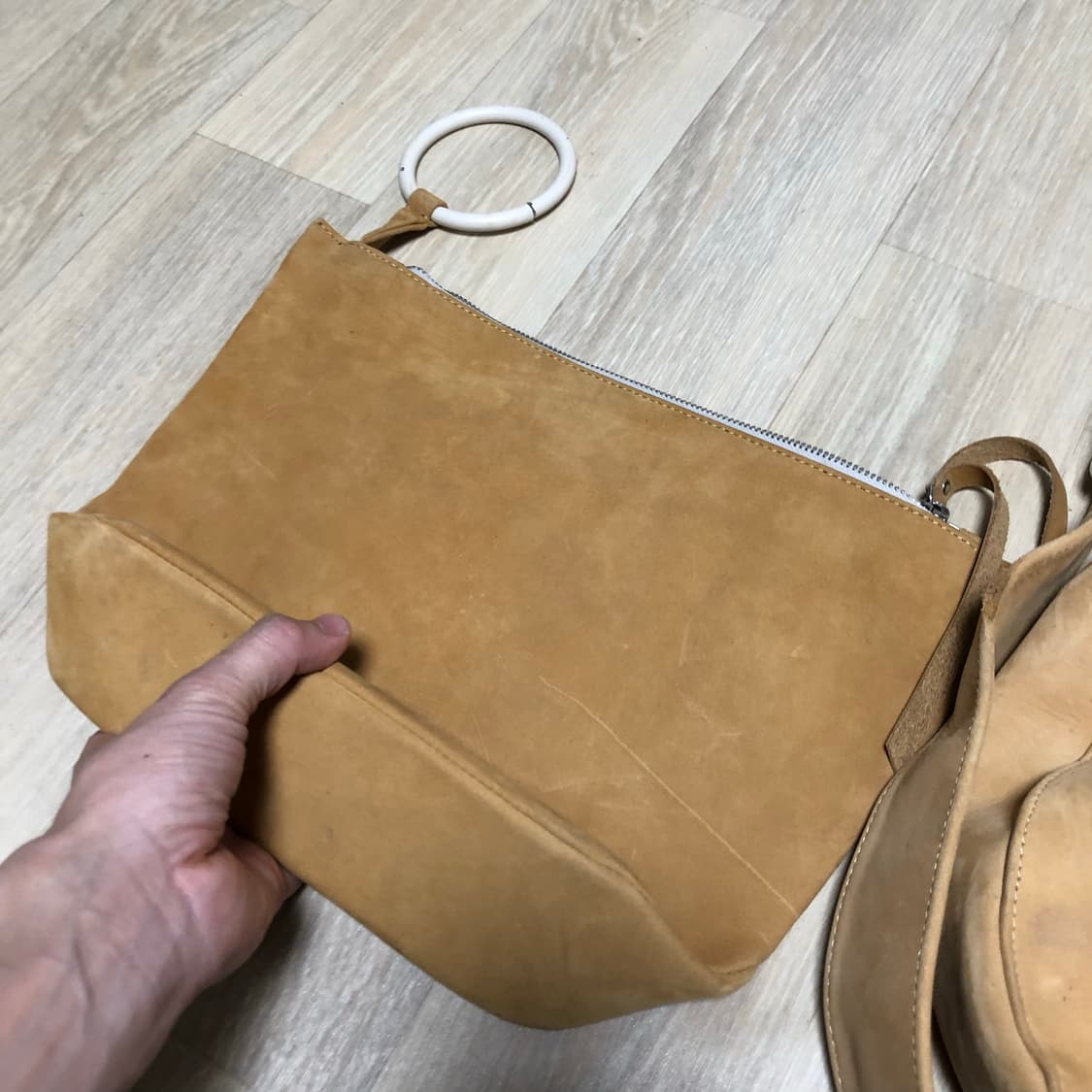 (OS) 로 프로덕트 오리지널 누벅 스웨이드 서클 숄더백 + 클러치 세트 상품이미지3