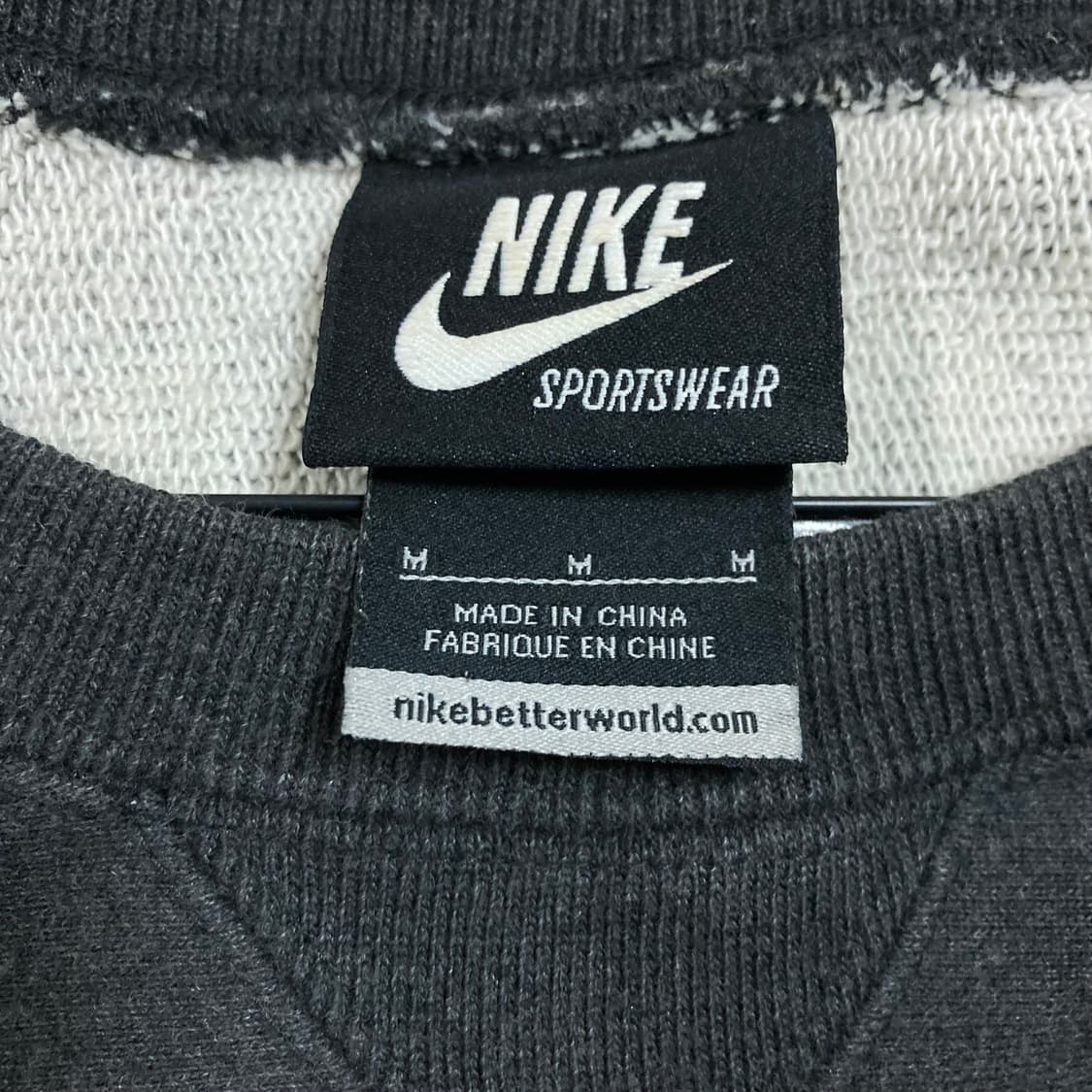 나이키 NSW 빅로고 차콜 맨투맨 상품이미지2