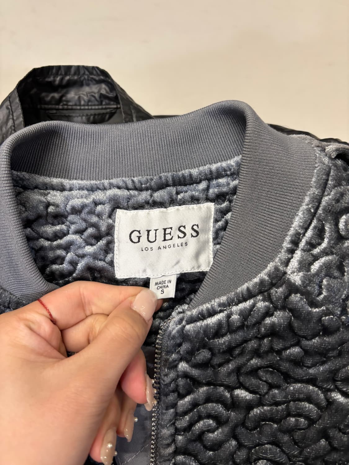 GUESS embossed velvet bomber jacket 상품이미지7