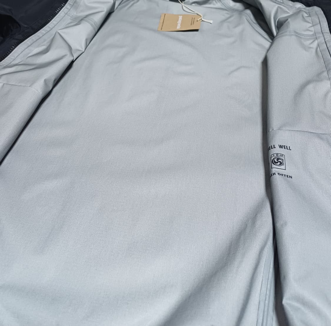 👀 파타고니아 우먼스 토렌쉘 레인 자켓 - 블랙 상품이미지2