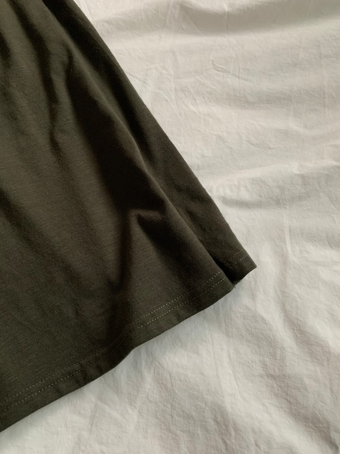 카키 브이넥 티셔츠 상품이미지2