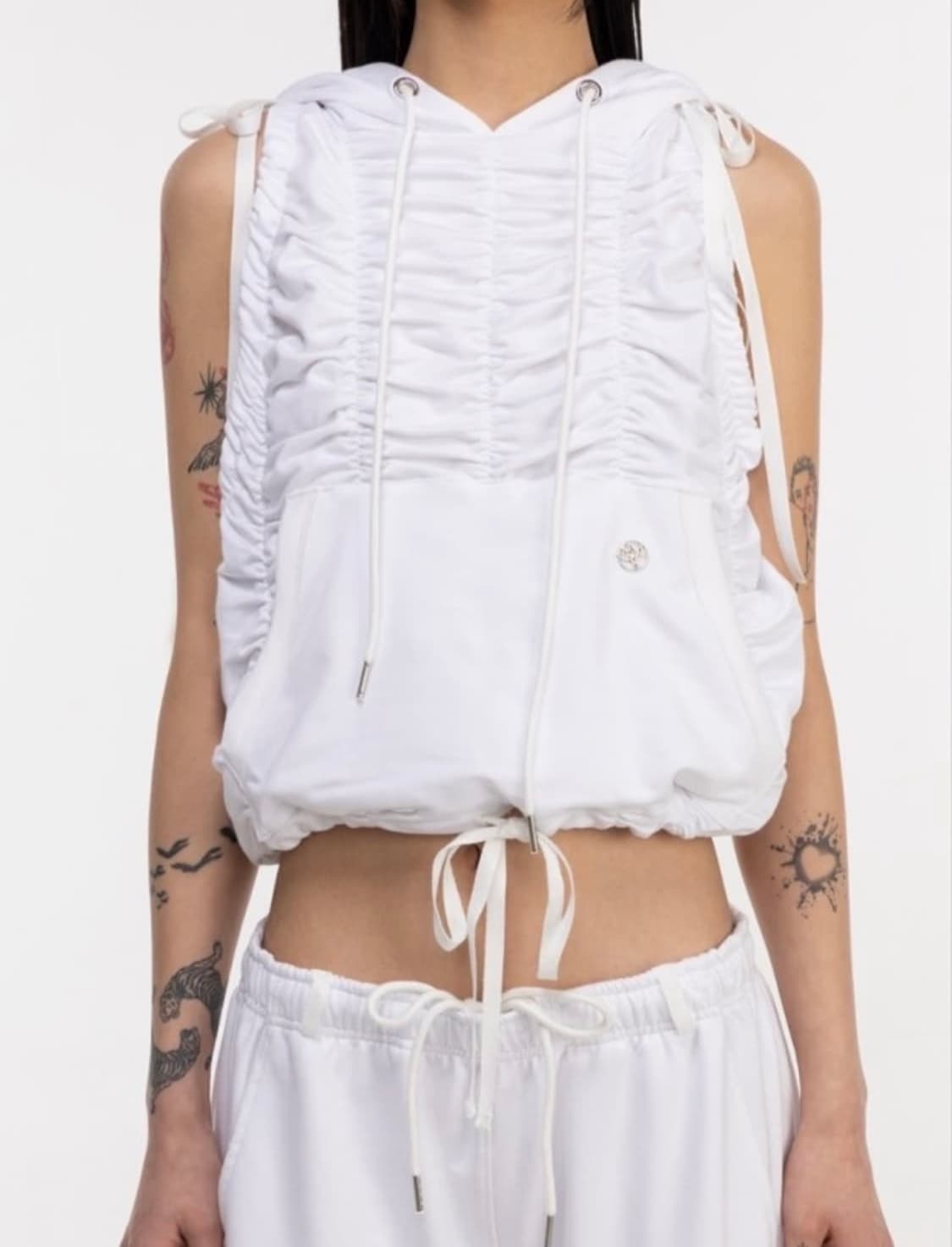 김미더영 후드 슬리브리스 화이트 상품이미지1