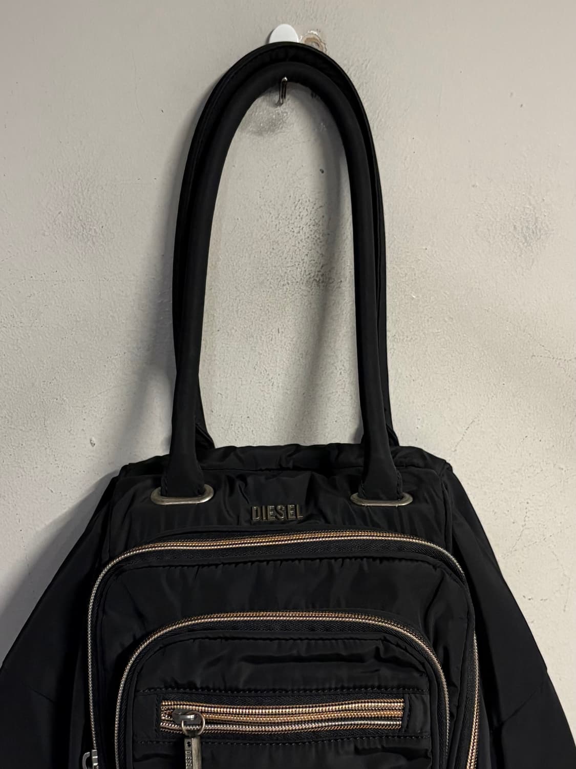 DIESEL padded nyloon shoulder bag 상품이미지2