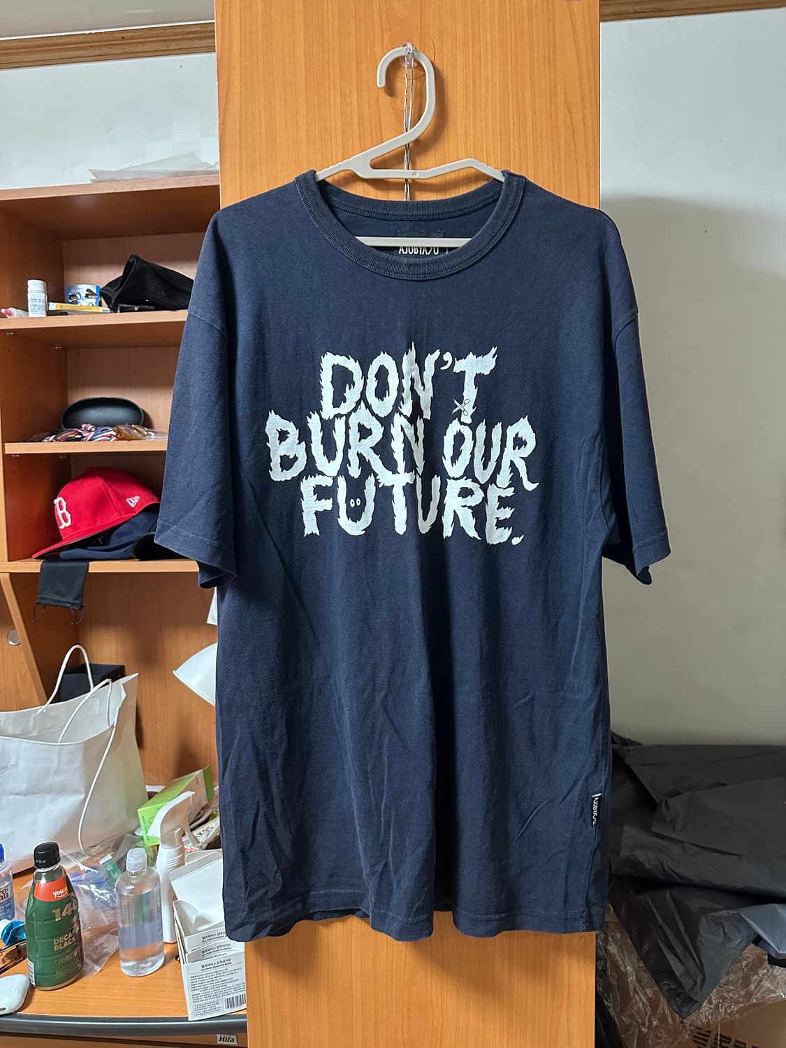 아조바이아조 Don’t Burn Our Future 반팔 티셔츠 상품이미지1