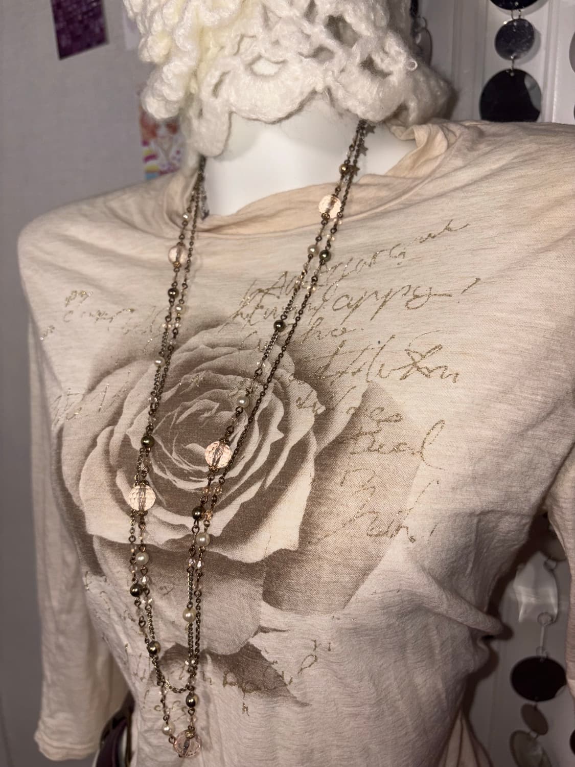 beige rose lettering top 상품이미지2