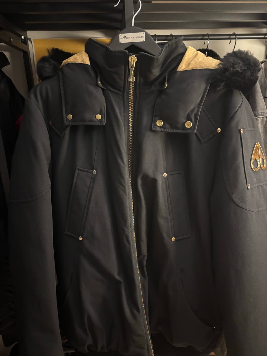 무스너클 금장 패딩 상품이미지2