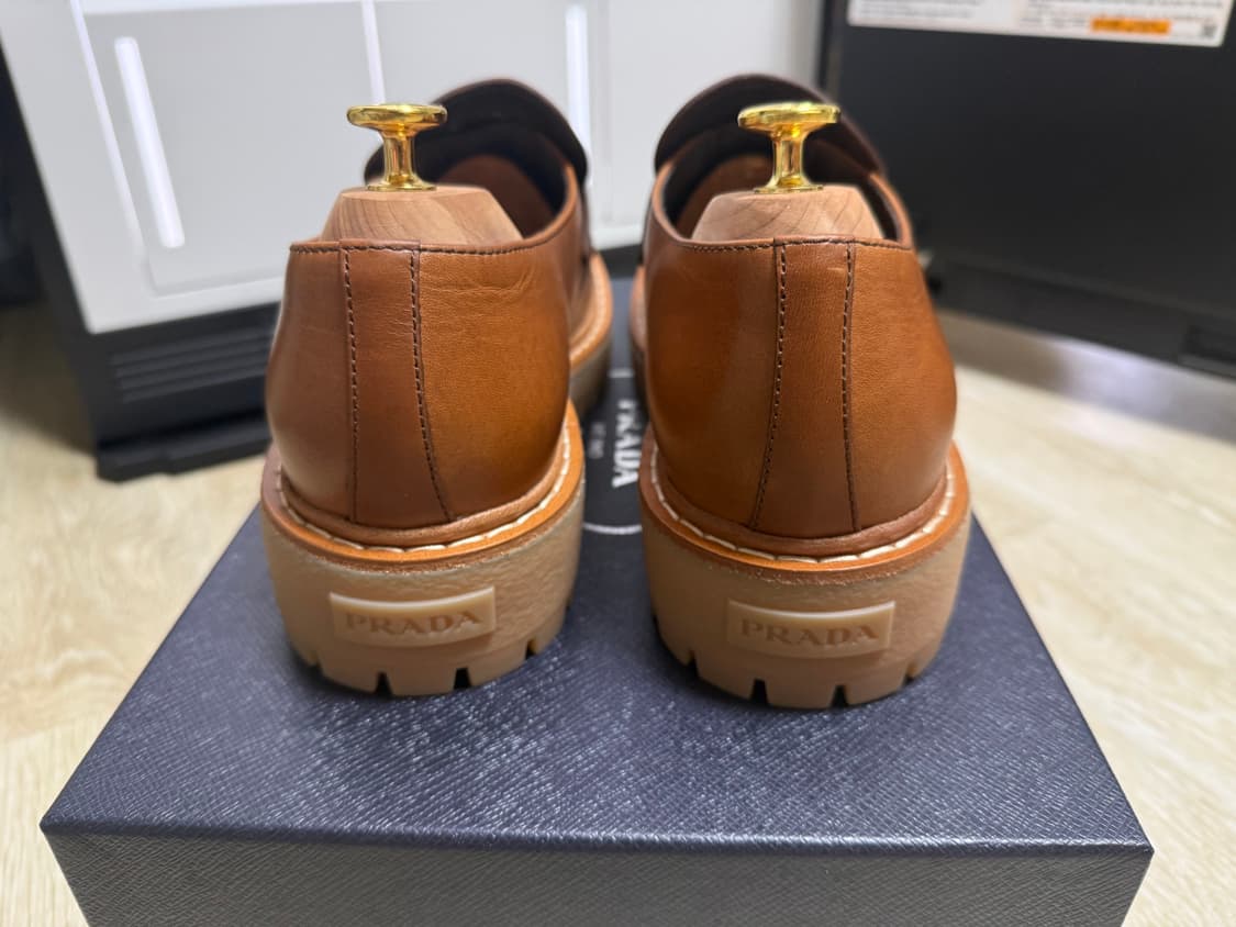 프라다 브라운 레더 로퍼 슈즈 9사이즈 새상품 상품이미지3