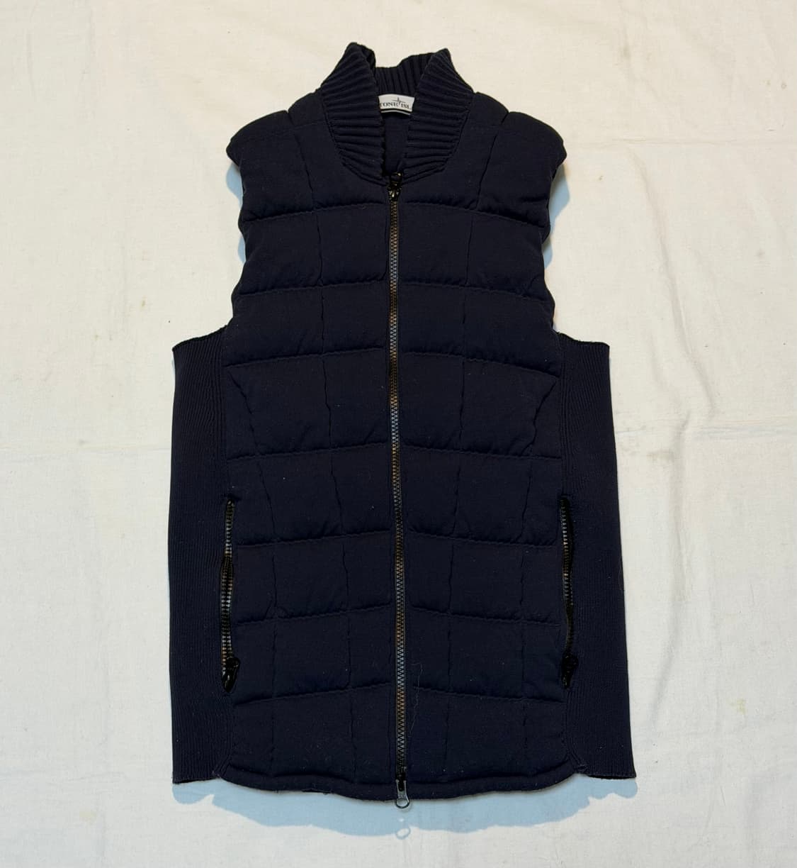 스톤아일랜드 16FW 리플렉티브 로고 패딩조끼 베스트 블랙 상품이미지2