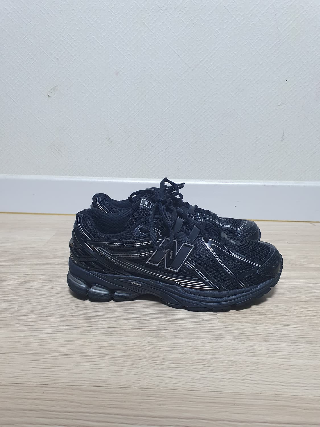 뉴발란스 1906R 블랙 운동화 240 상품이미지1