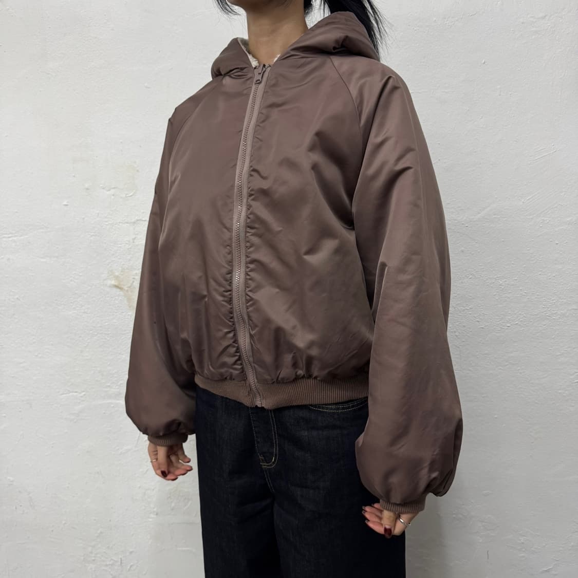 Archives 브라운컬러 폴리에스터 혼방 리버시블 후드 플라이트 자켓 상품이미지1
