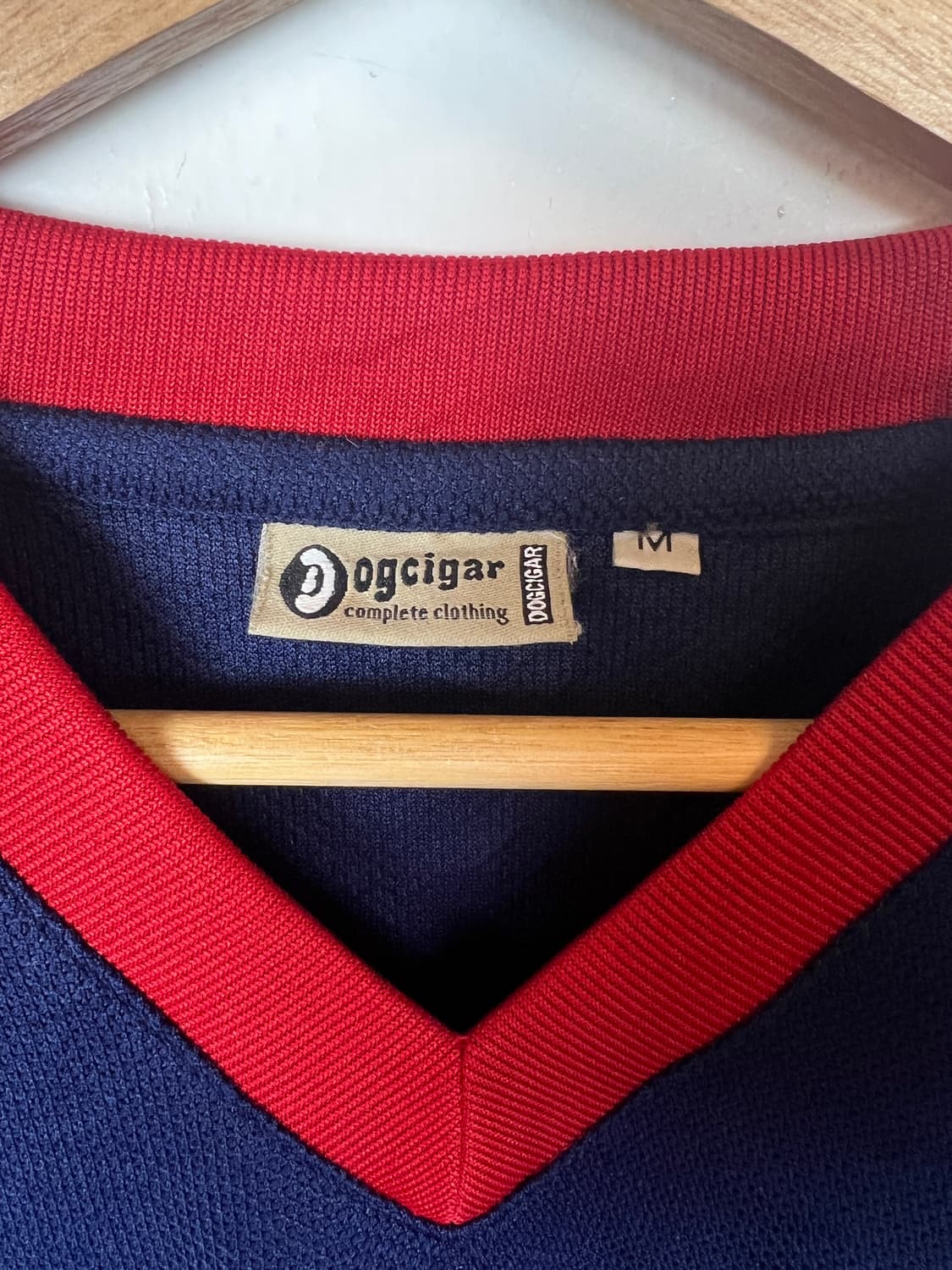 T203 DOGCIGAR 네이비/레드 인디애나 V넥 반팔 티셔츠 M 상품이미지3