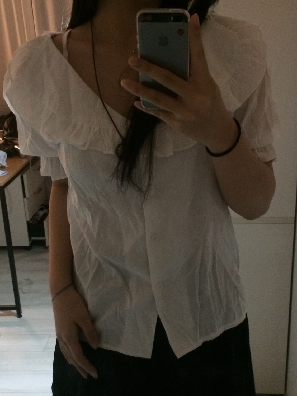 frill V-neck short-sleeved blouse 상품이미지2