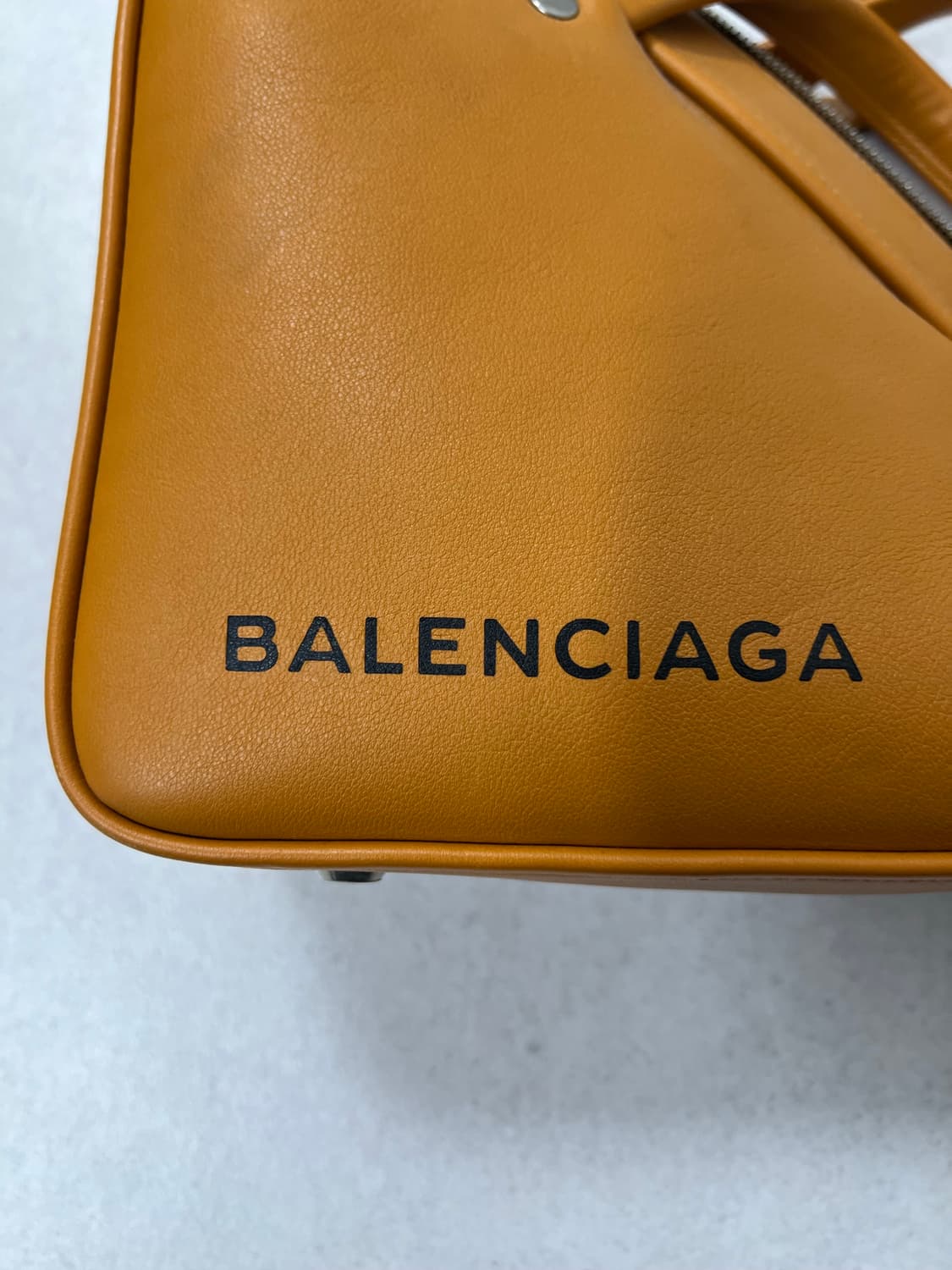 발렌시아가 트라이앵글 백 상품이미지2