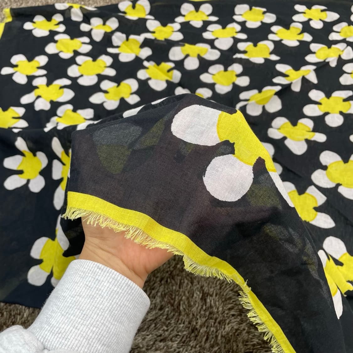 마크 제이콥스 MARC JACOBS 플라워 패턴 코튼 스카프 상품이미지5