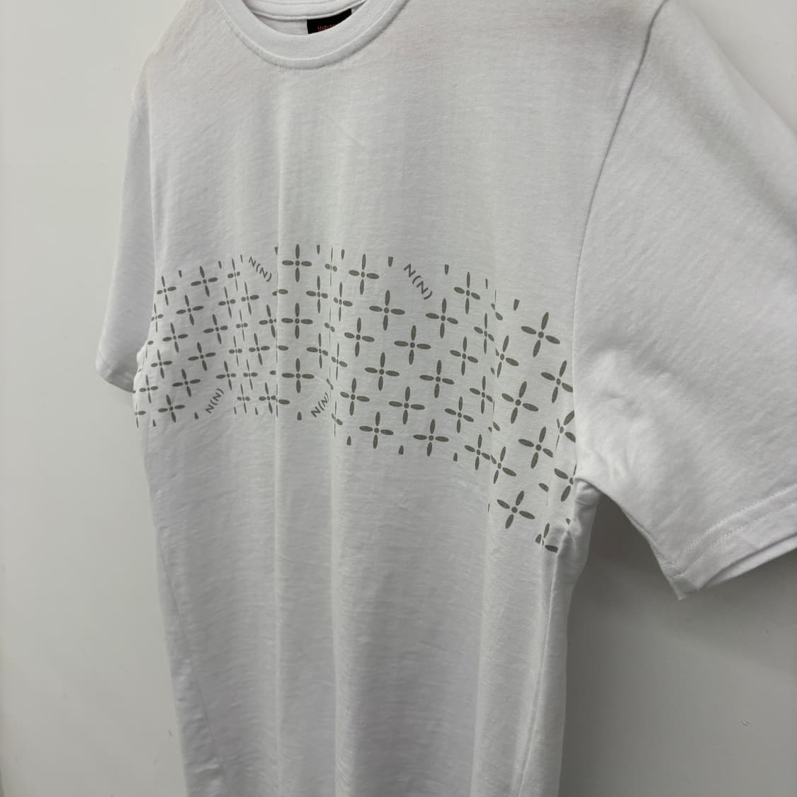 말보로X넘버나인 화이트 패턴 반팔 티셔츠 남성M 상품이미지3