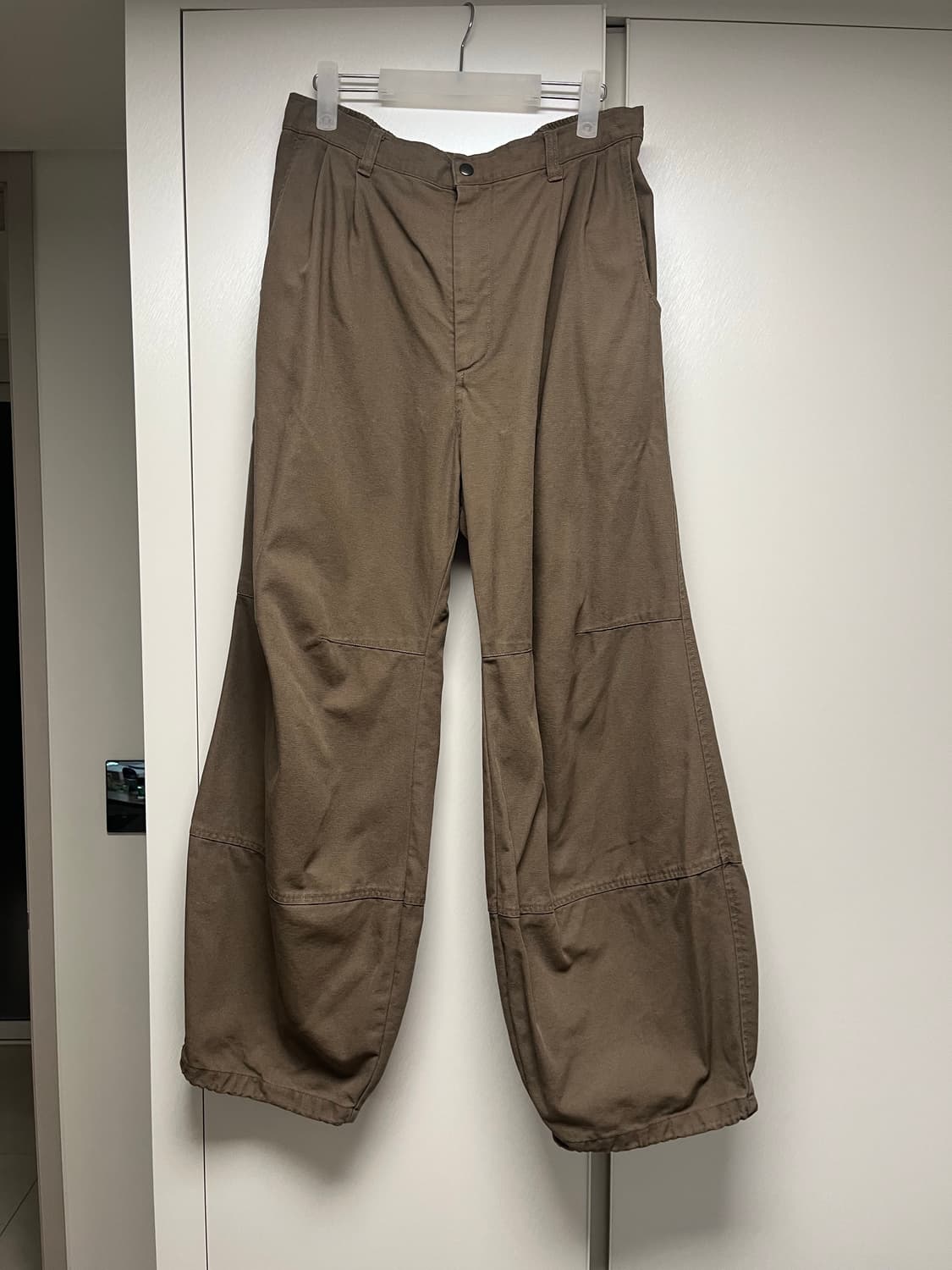 해칭룸 볼륨팬츠 다크베이지 3사이즈 판매합니다. 상품이미지3