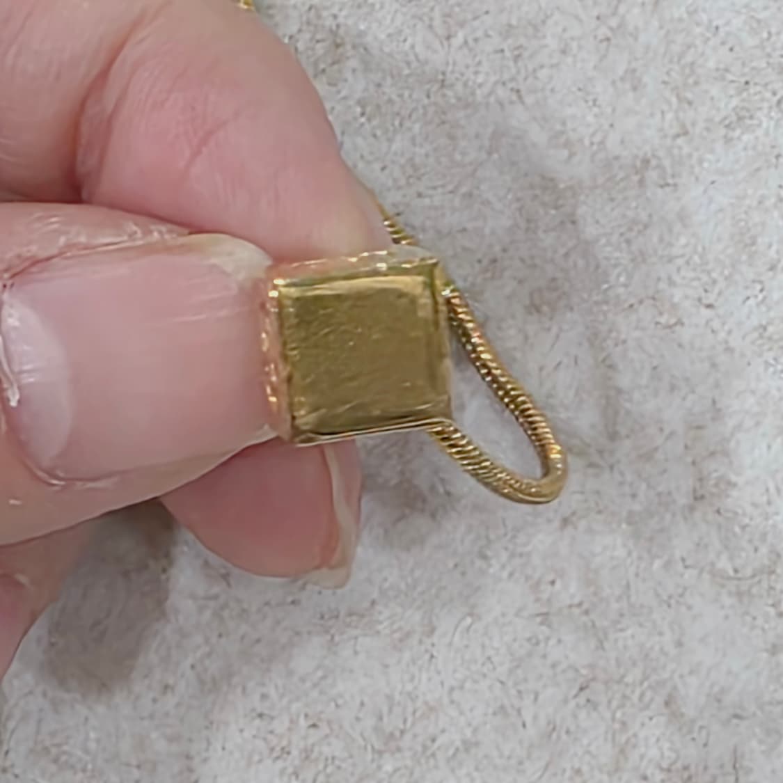 디올 금장 cd로고 큐브 목걸이(남녀공용) 상품이미지4