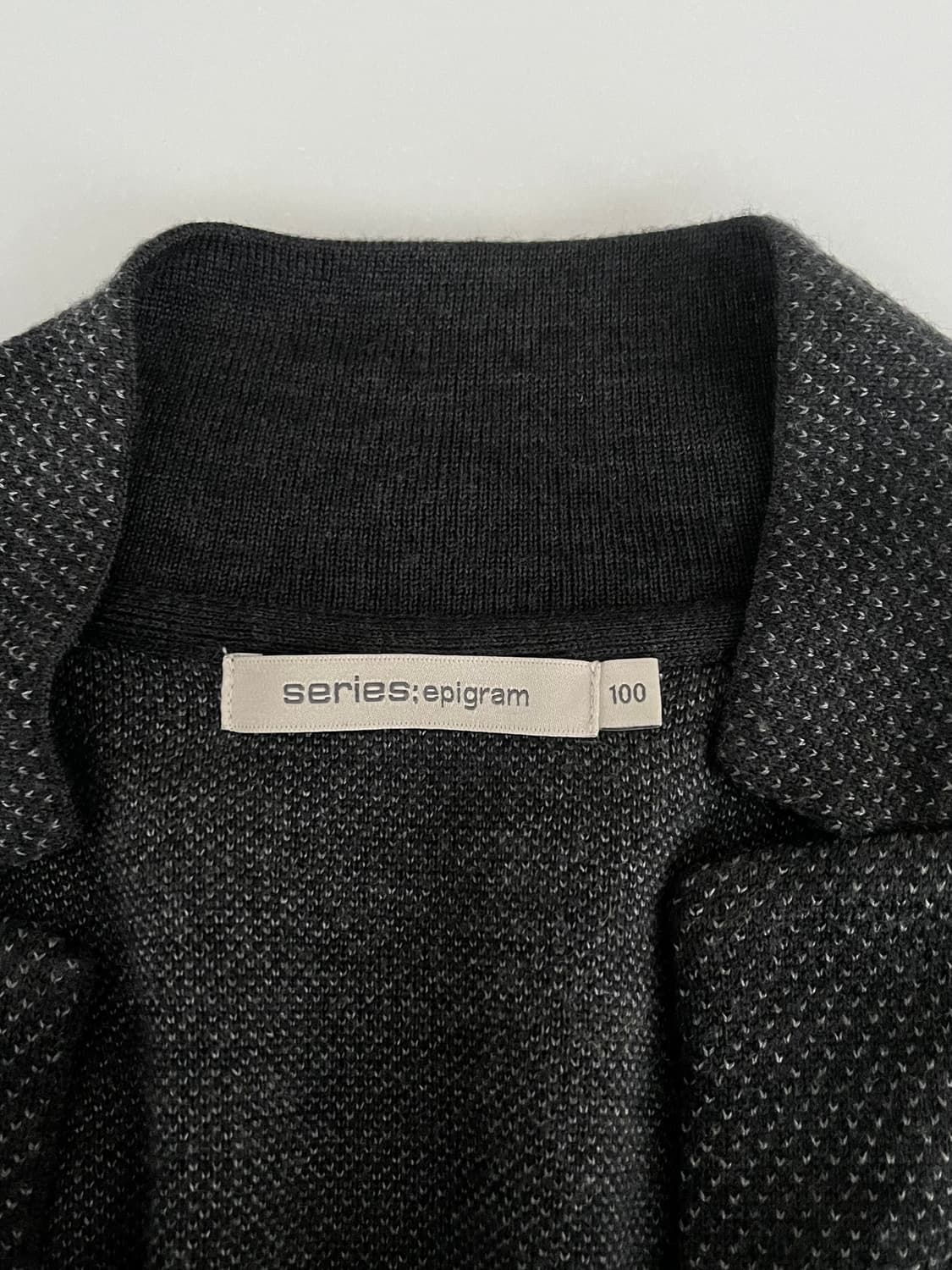 100) 시리즈 에피그램 가디건 차콜 그레이 상품이미지4