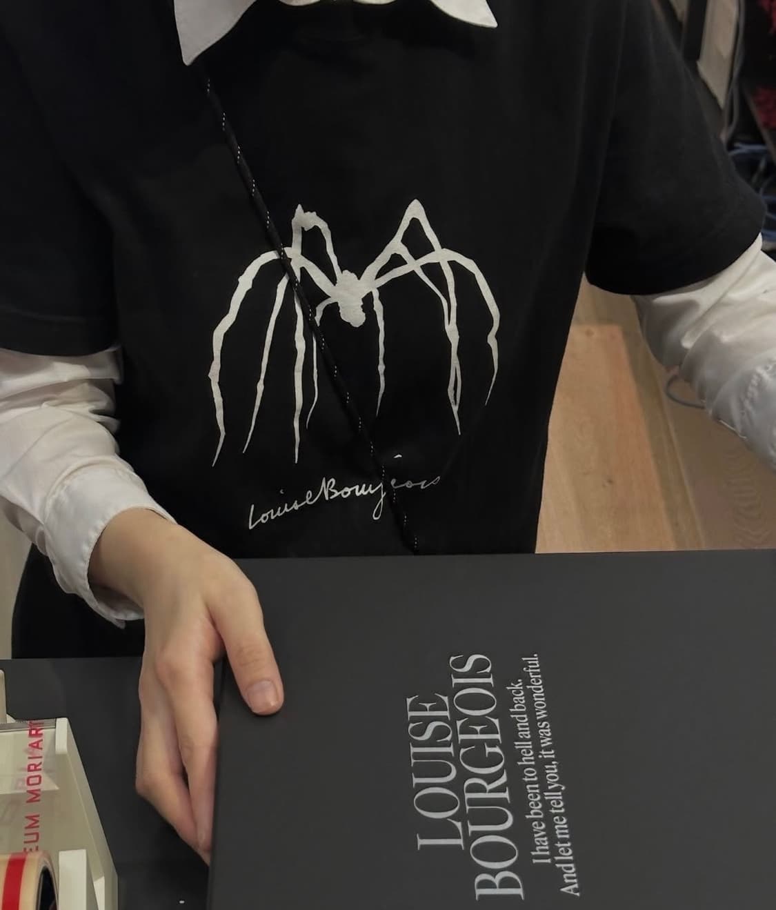 모리미술관x루이스 부르주아 티셔츠 상품이미지4