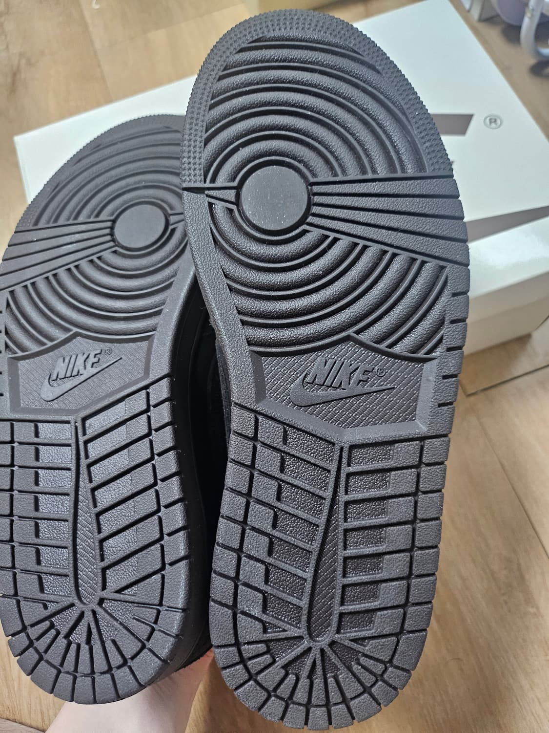 나이키 조던1 트래비스 스캇 벨벳 브라운 260 상품이미지5