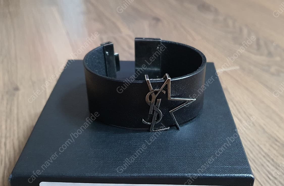 생로랑 스타 모노그램 레더 팔찌 M 상품이미지3