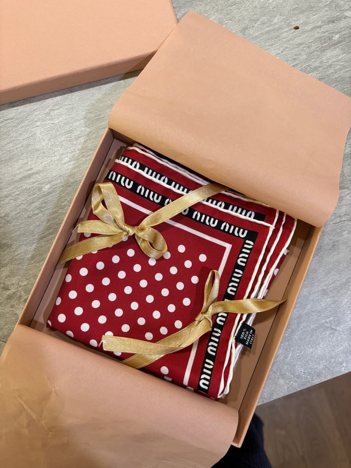 미우미우 도트 실크 스카프(거의새것) 상품이미지3