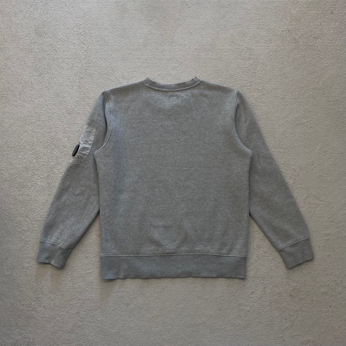 CP 컴퍼니 렌즈 그레이 맨투맨 w2855 상품이미지4