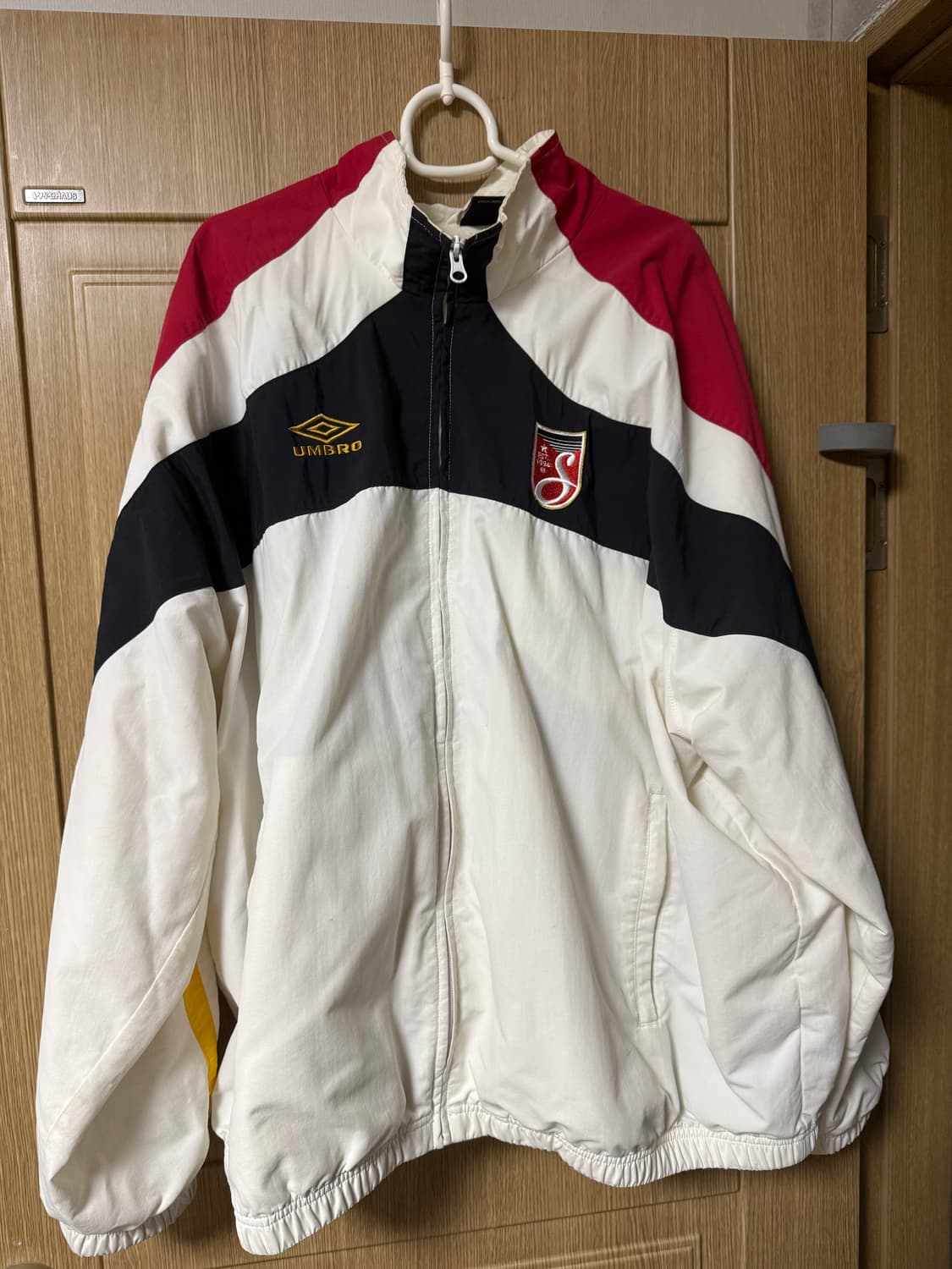 슈프림 x 엄브로 23ss 트랙자켓 판매합니다 상품이미지1