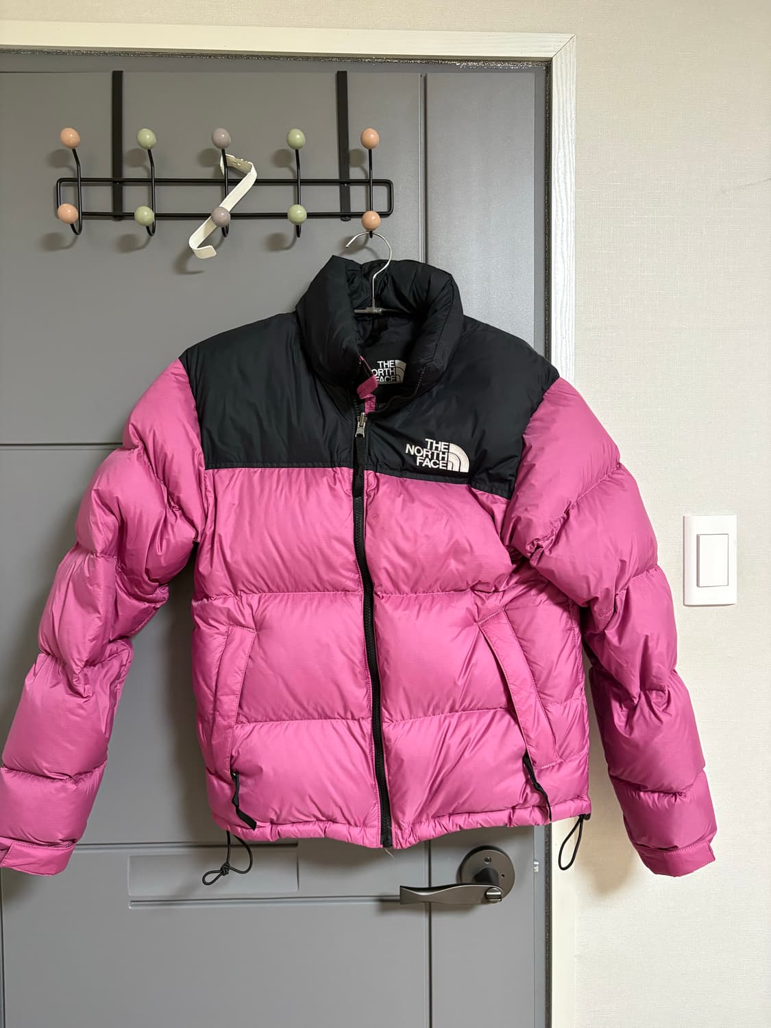 노스페이스 눕시 핑크 블랙 패딩 상품이미지1