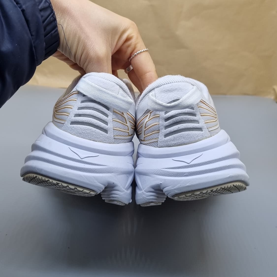 호카 오네오네 본디7 여성운동화230  상품이미지4