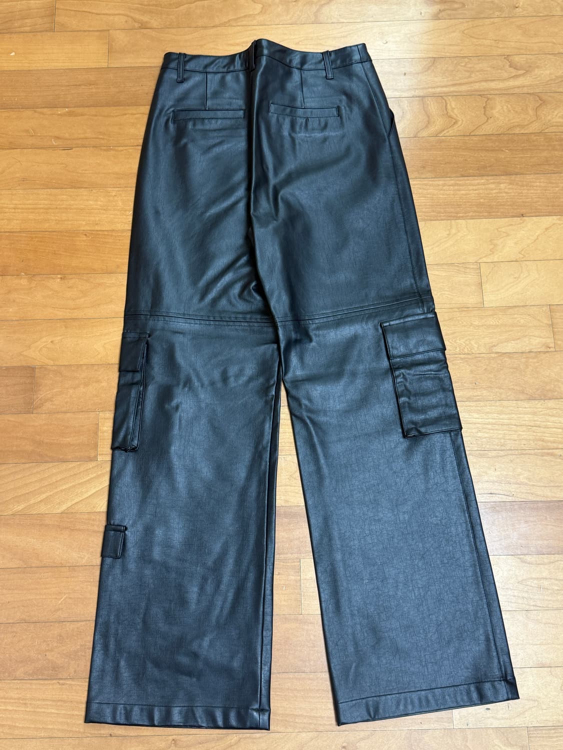 오데스 레더 팬츠/ Faux leather cargo trouser 상품이미지5