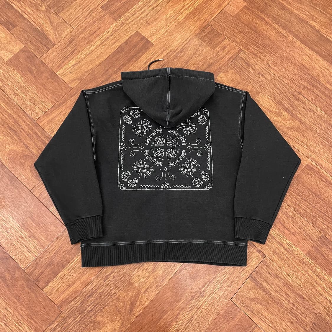 프리즘웍스 니들워크 스티치 후드티 상품이미지2