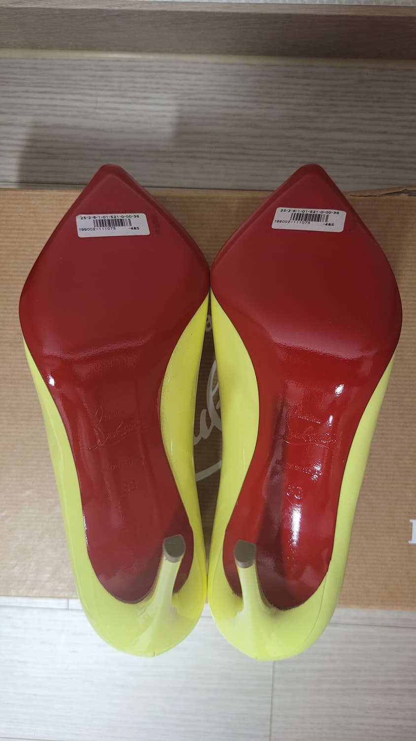 크리스찬 루부탱 피갈120 페이턴트 네온(형광색) 36 사이즈 판매합니다 상품이미지6
