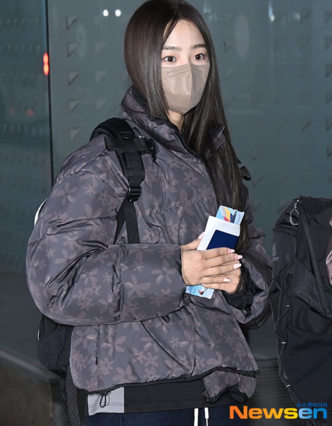 뉴진스 민지 착용, 아모멘토 플라워 푸퍼 패딩 상품이미지2