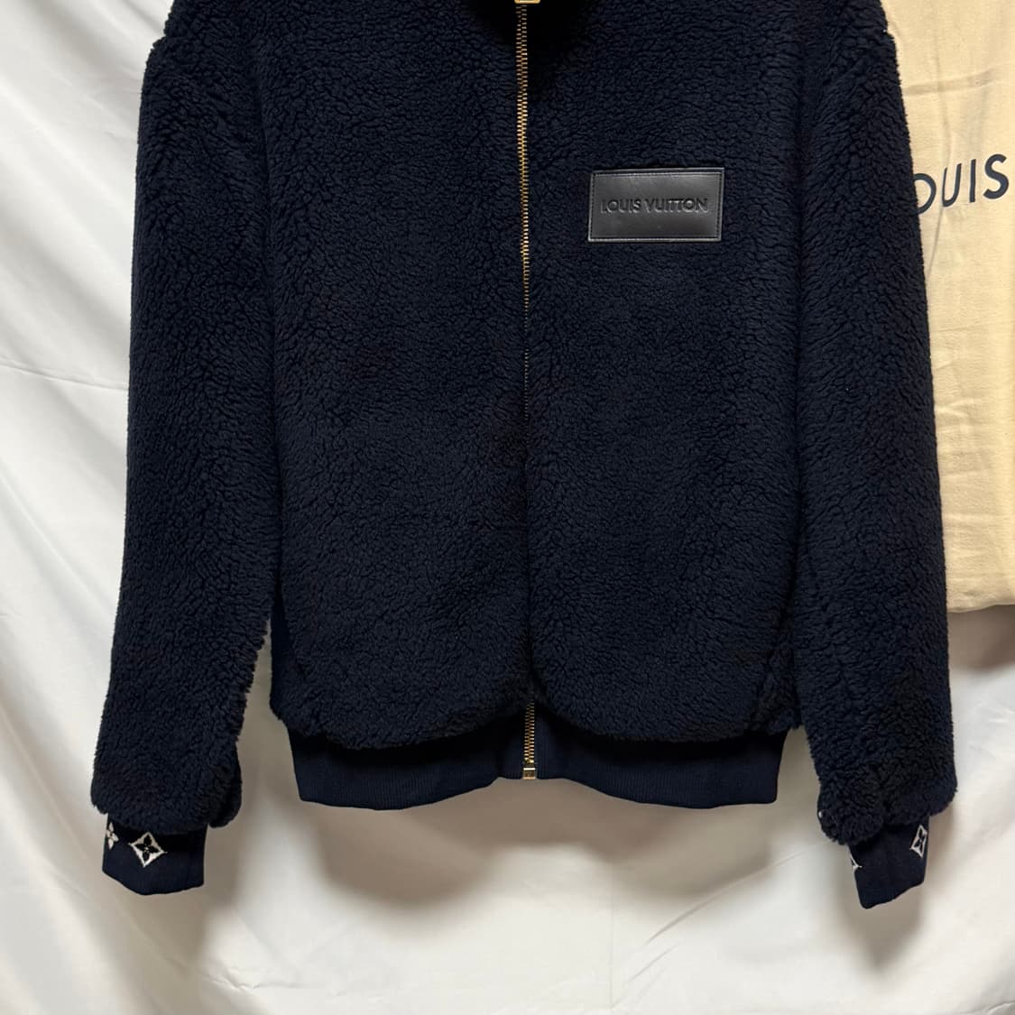 [새상품/풀구성] 25FW 루이비통 레더패치 플리스 블루종 자켓 상품이미지3