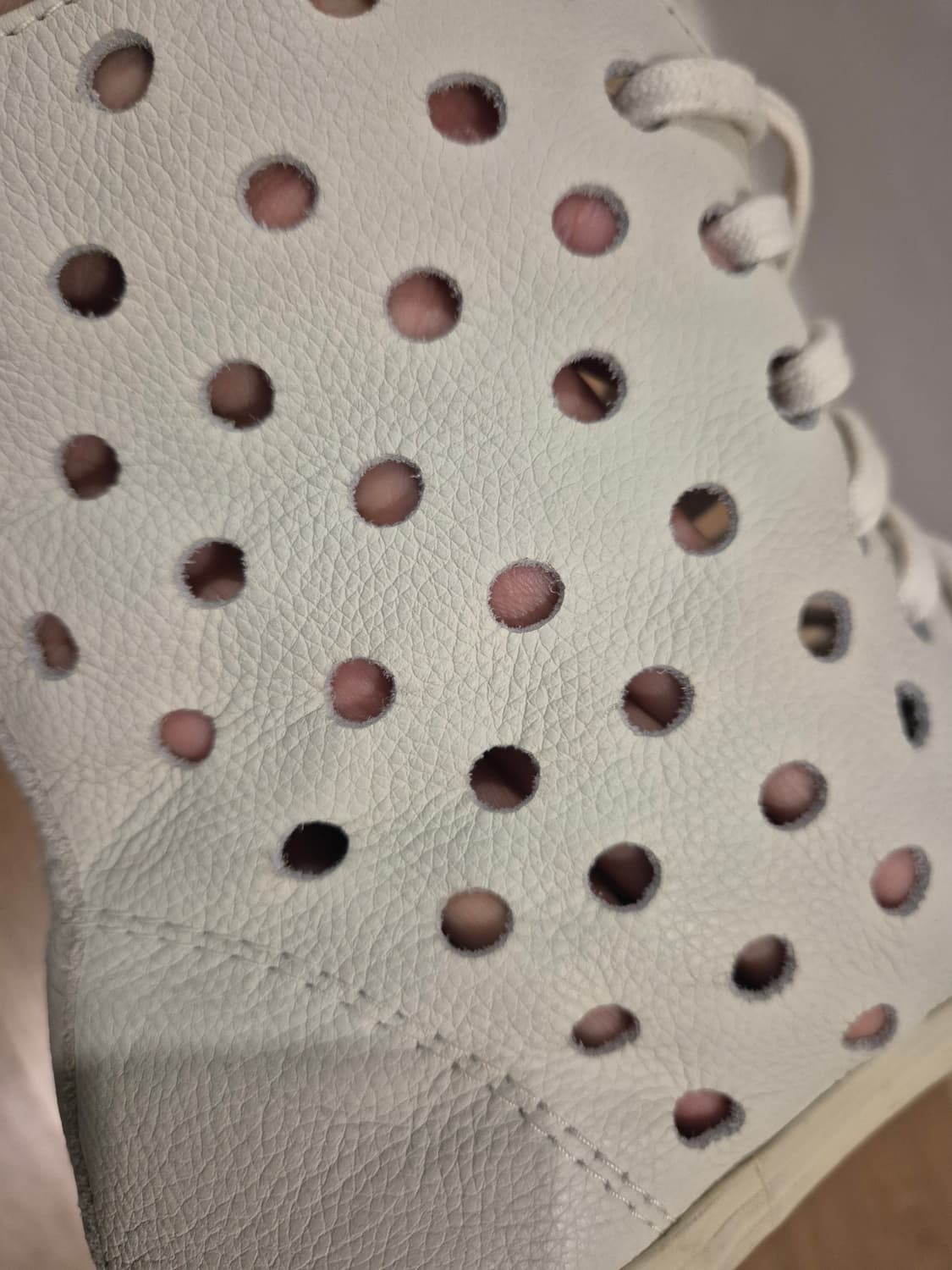 화이트 펀칭 스니커즈  240 상품이미지6