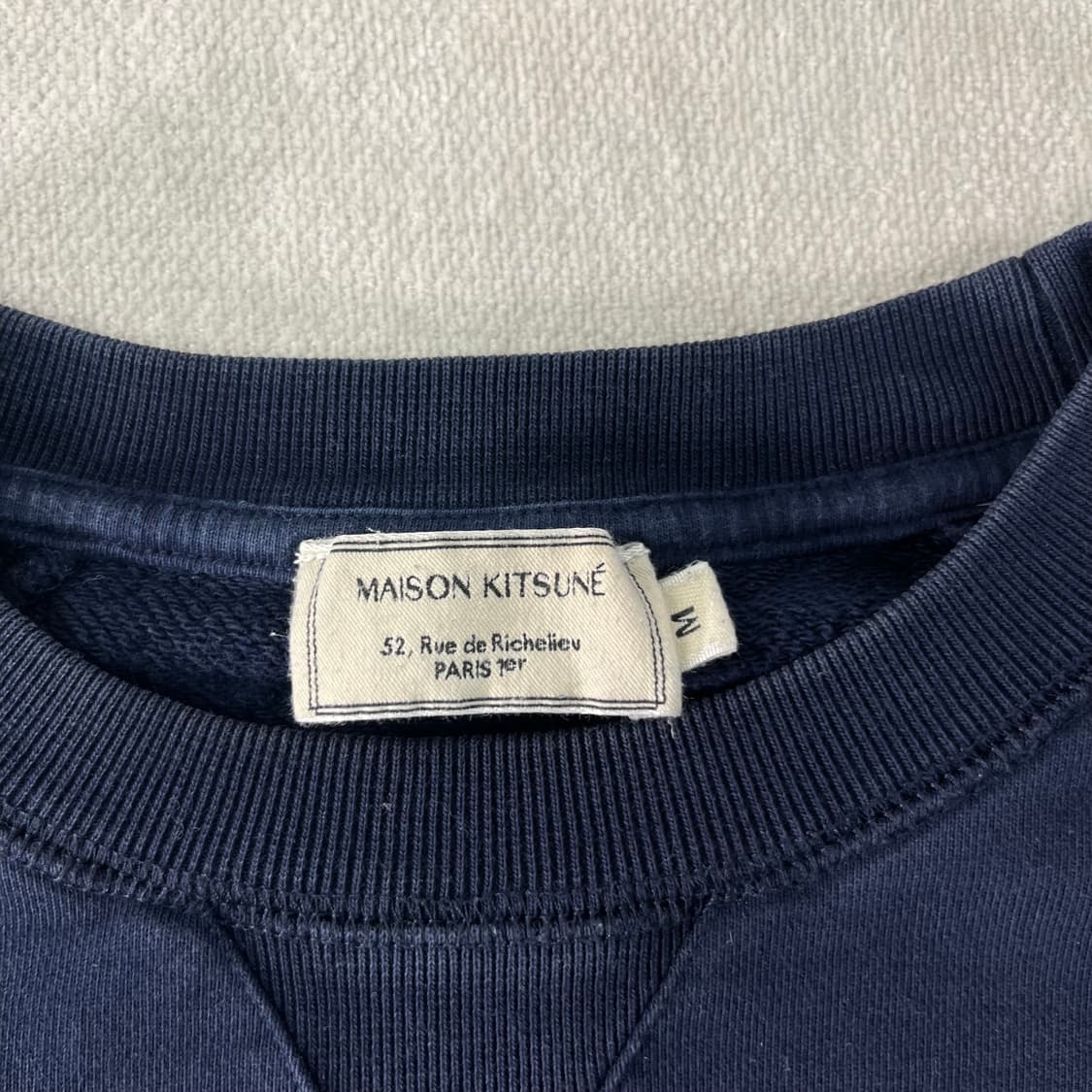 100 메종키츠네 원폭스 네이비 자수 맨투맨 상품이미지4