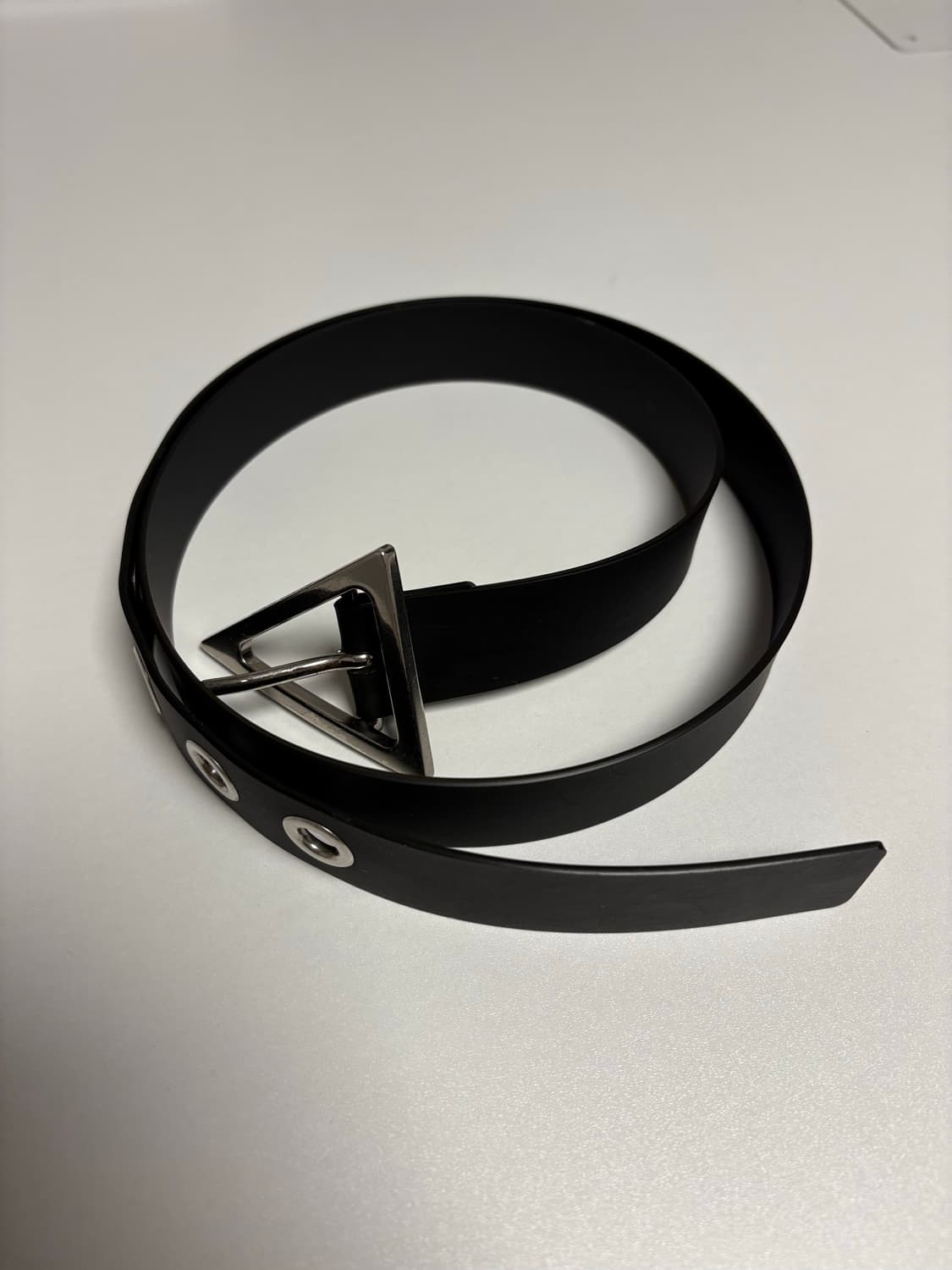 Bottega Veneta 삼각 버클 러버 벨트 32인치 상품이미지1