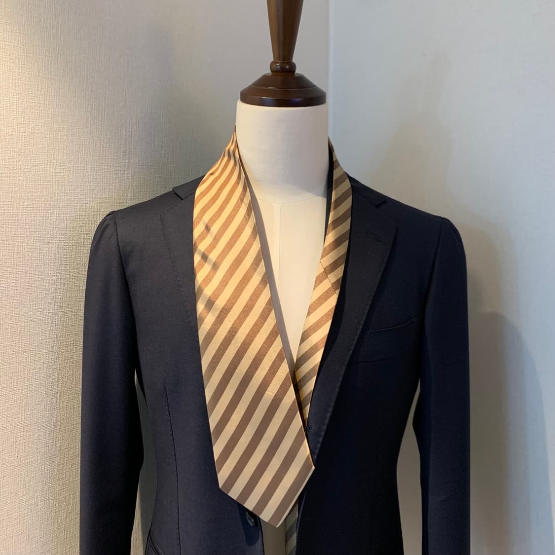 발렌티노 명품 스트라이프 넥타이 100실크 클래식룩 코디 A-A+등급 상품이미지1