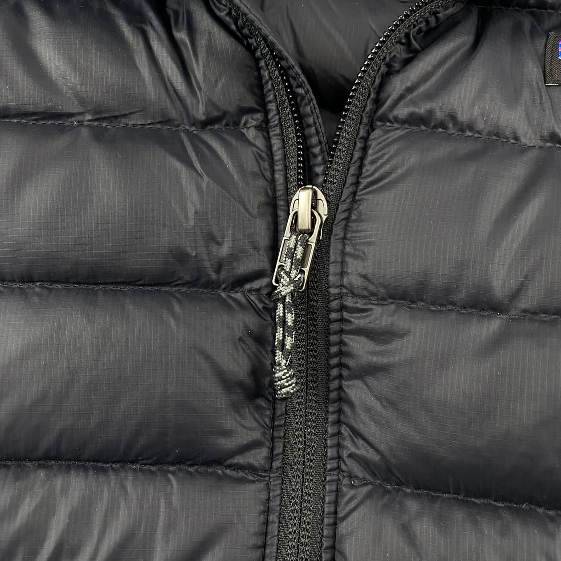 파타고니아 블랙 다운 경량 패딩 (95) 상품이미지5