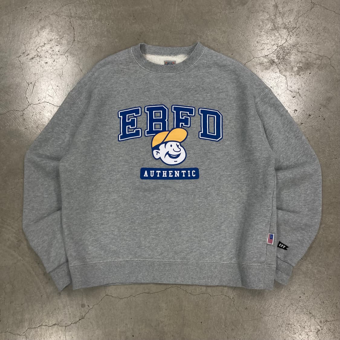 이벳필드 그레이 컬러 빅로고 맨투맨 상품이미지1