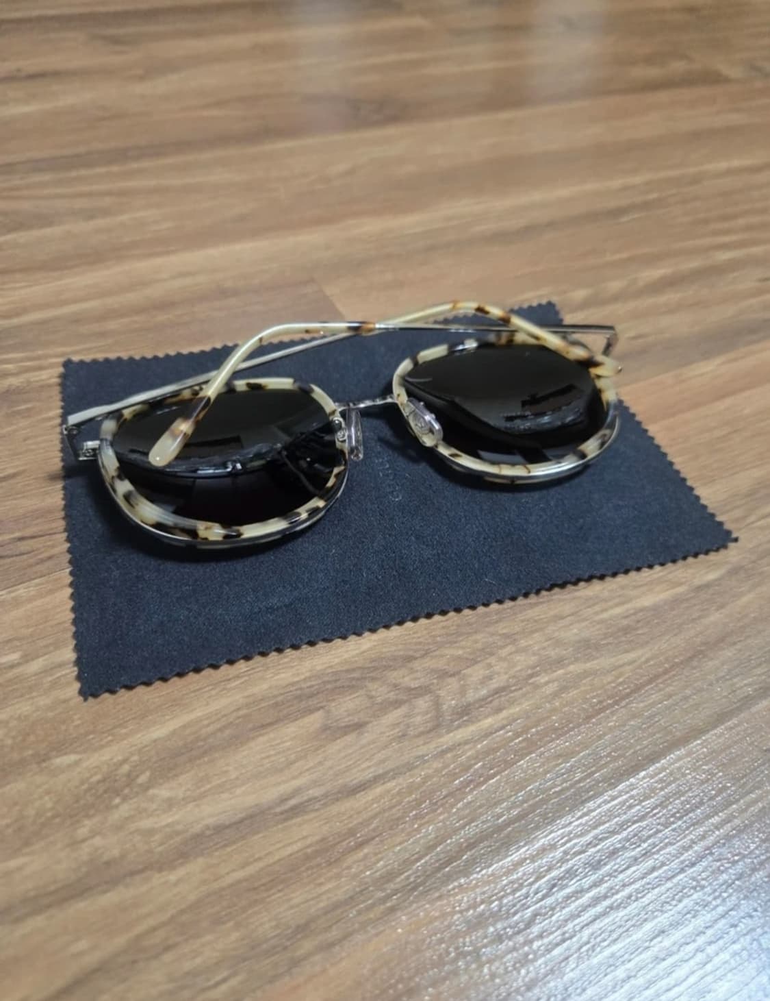 젠틀몬스터 선글라스 - 블러디하트2 S3 [정품] 상품이미지3